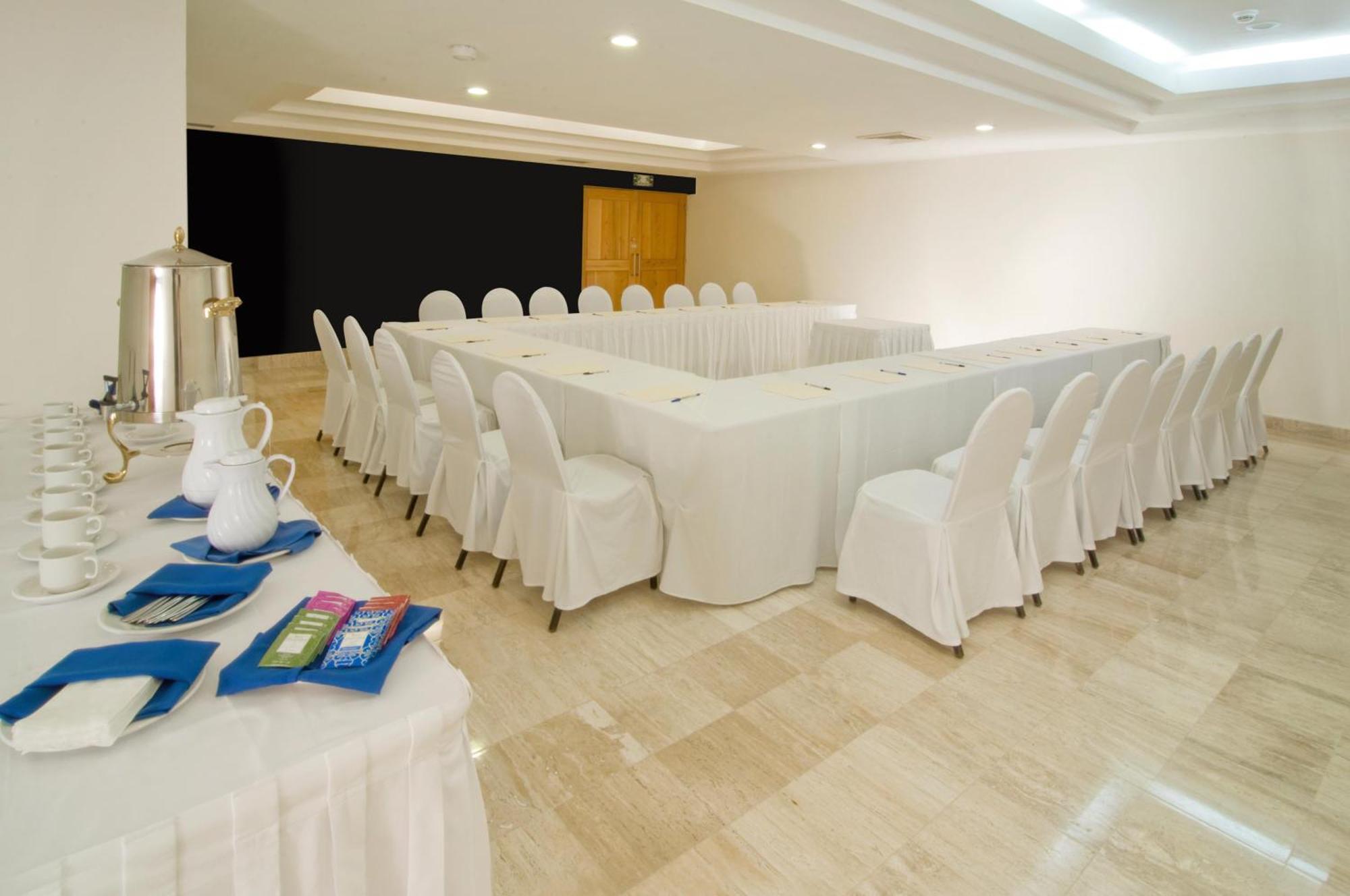 Oasis Palm Hotel Cancun Bagian luar foto