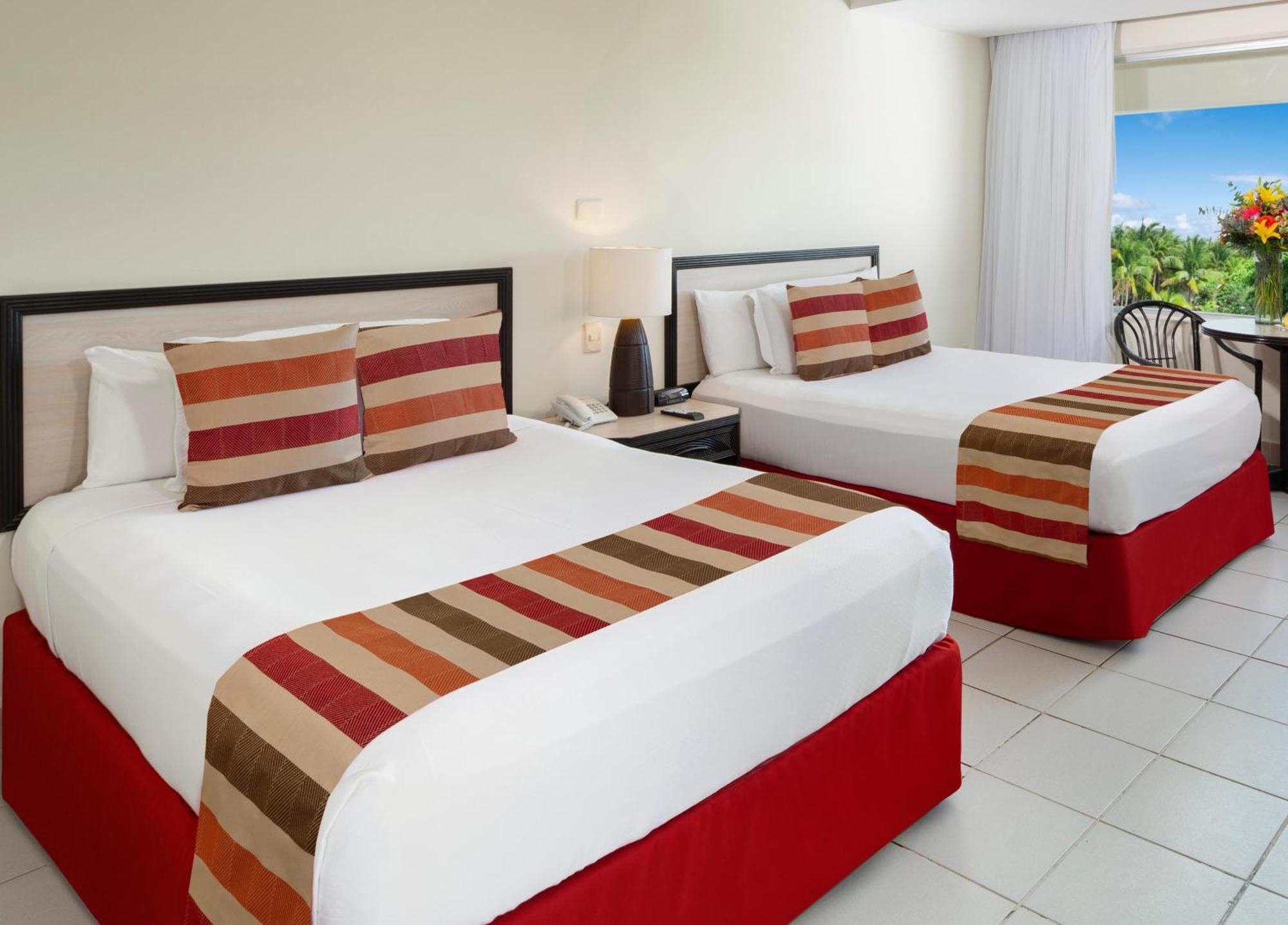 Oasis Palm Hotel Cancun Bagian luar foto