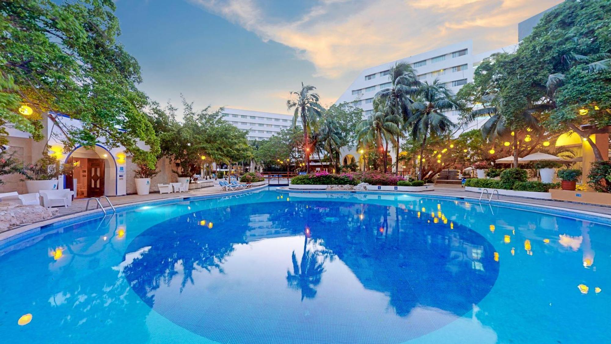 Oasis Palm Hotel Cancun Bagian luar foto