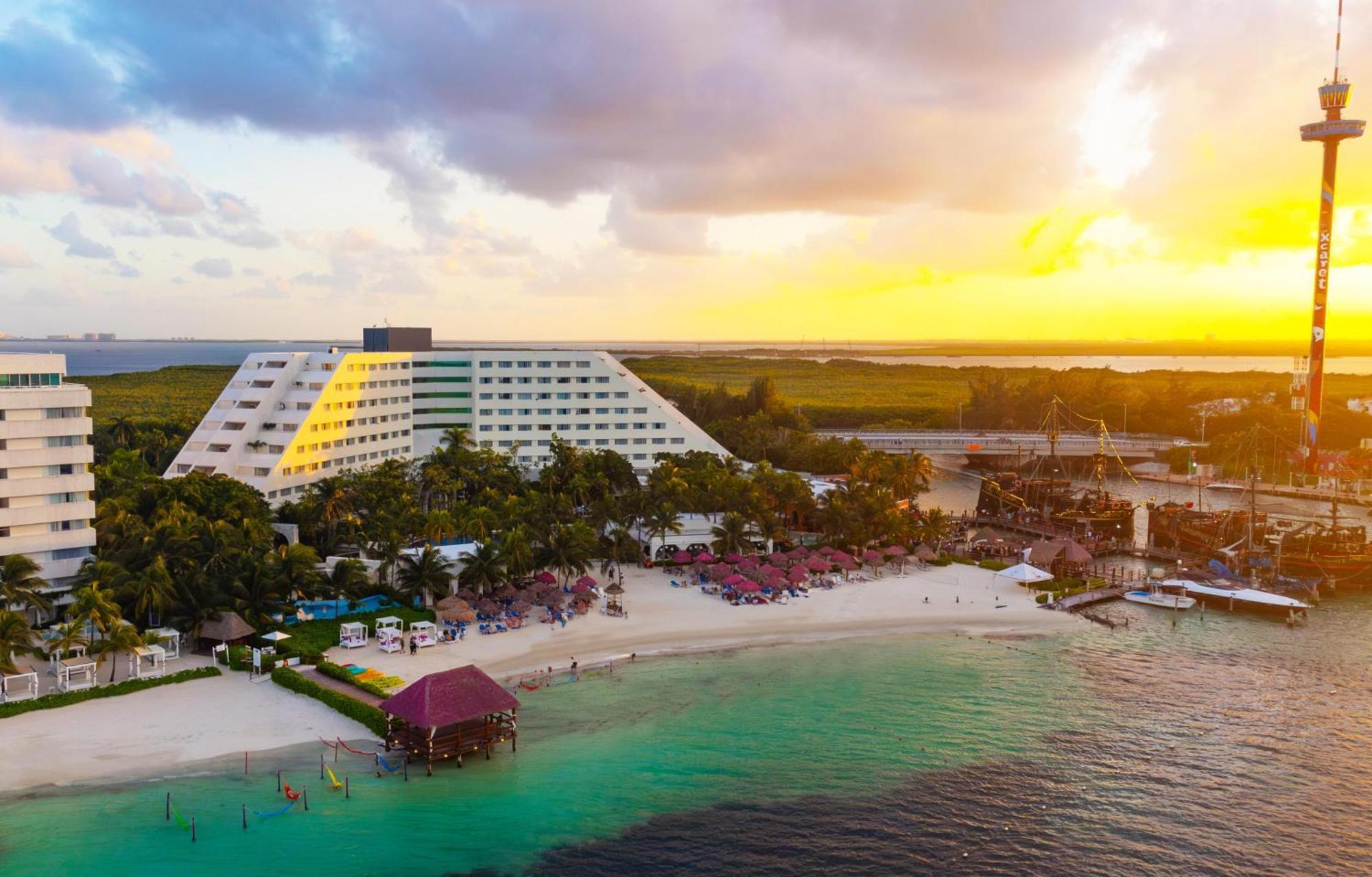 Oasis Palm Hotel Cancun Bagian luar foto