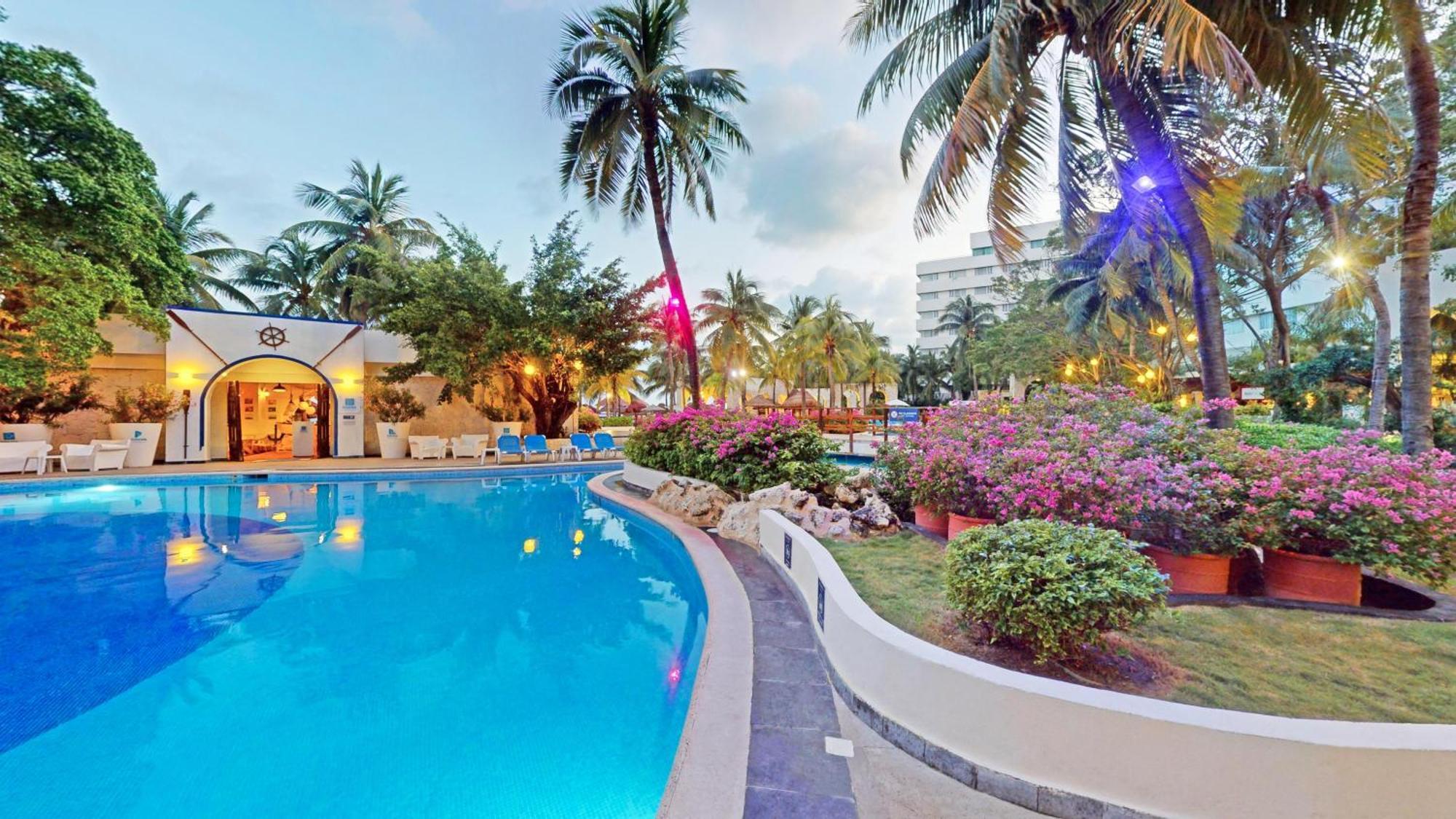 Oasis Palm Hotel Cancun Bagian luar foto