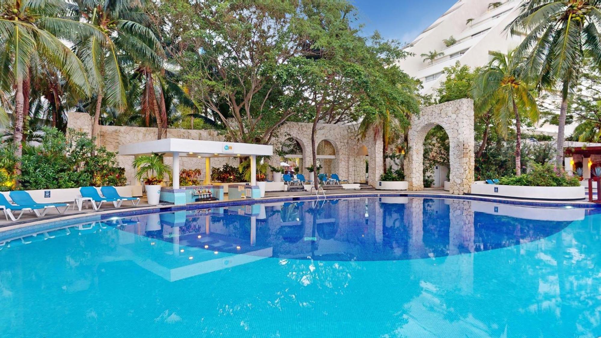 Oasis Palm Hotel Cancun Bagian luar foto